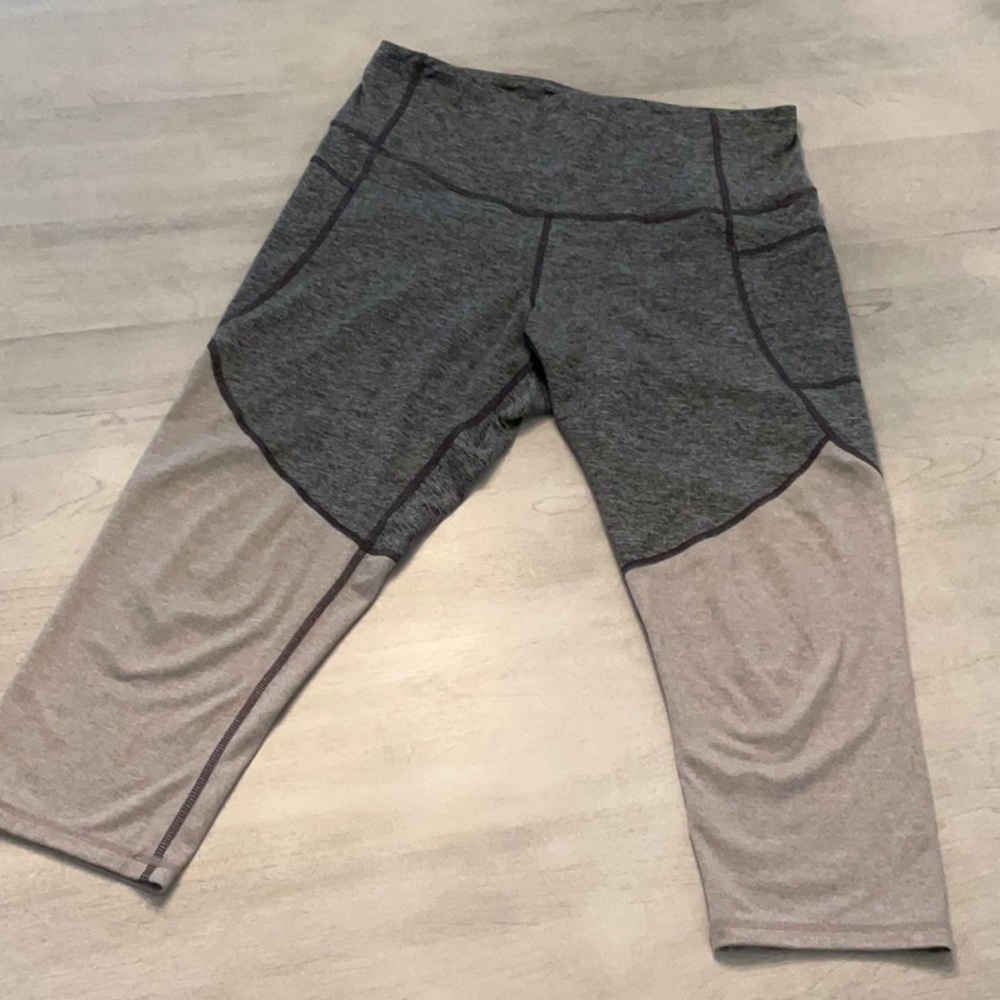 Women’s Champion all Gray Leggings with Color Block Design